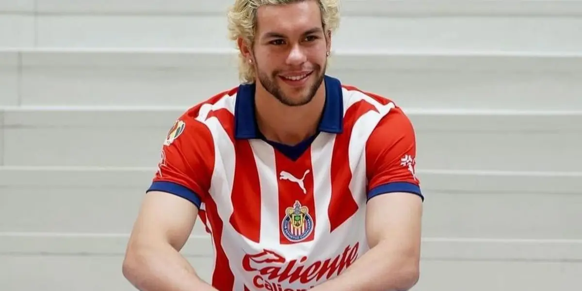 Cade Cowell presentado en el conjunto de las Chivas / Sports Media