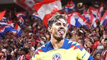 Calderón con la playera de América y la aficion De Chivas