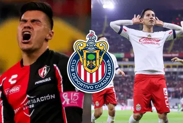 Carlos Cisneros arregla sus fallas en Chivas y dejó en ridículo al capitán de Atlas.