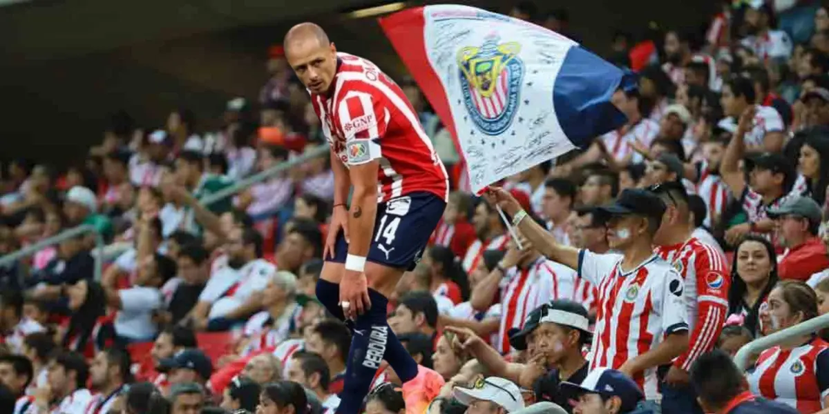 chicharito con afición de chivas