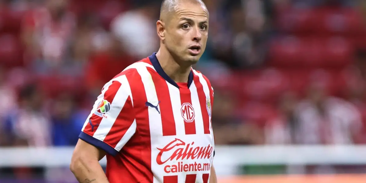 Chicharito habló sobre su futuro en Chivas y el rebaño firmó a un nuevo delantero | Foto: MexSport