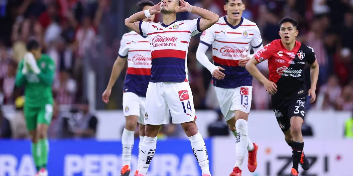 Chicharito Hernández metió el primer gol de la tanda de penales vs Atlas | Foto: Infobae