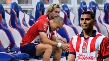 Chicharito y Cowell en la banca y Tiba/FOTO: Rebaño Pasión