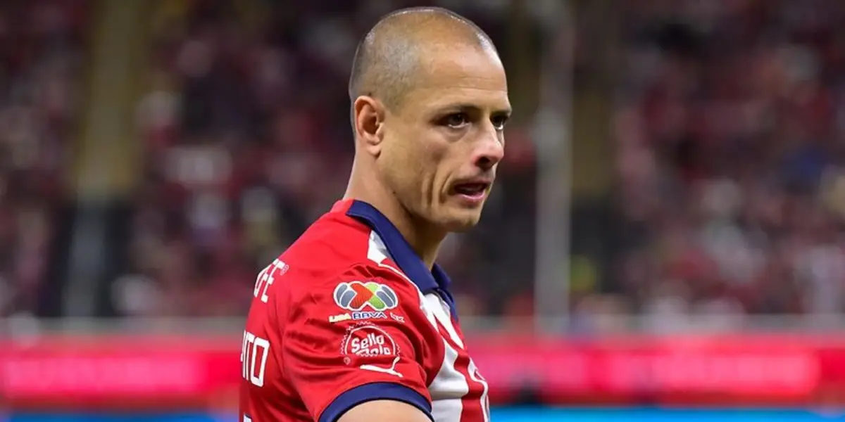 Chicharito y otros jugadores estarían descontentos con las decisiones de Óscar García | Foto: Chivas