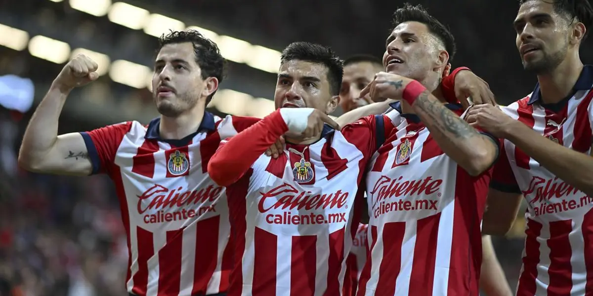 Chivas buscaría intercambiar 3 jugadores de peso para revolucionar la plantilla | Foto: MexSport