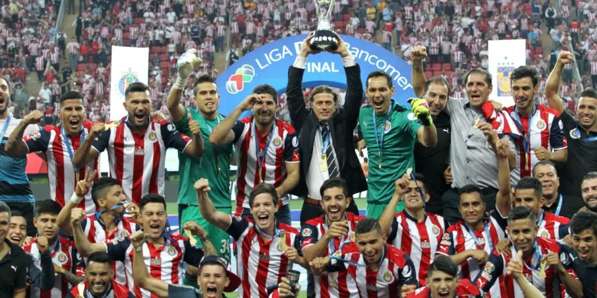 Chivas fue campeón en 2017 y ahora buscan replicarlo trayendo a figuras clave de ese año | Foto: Chivas