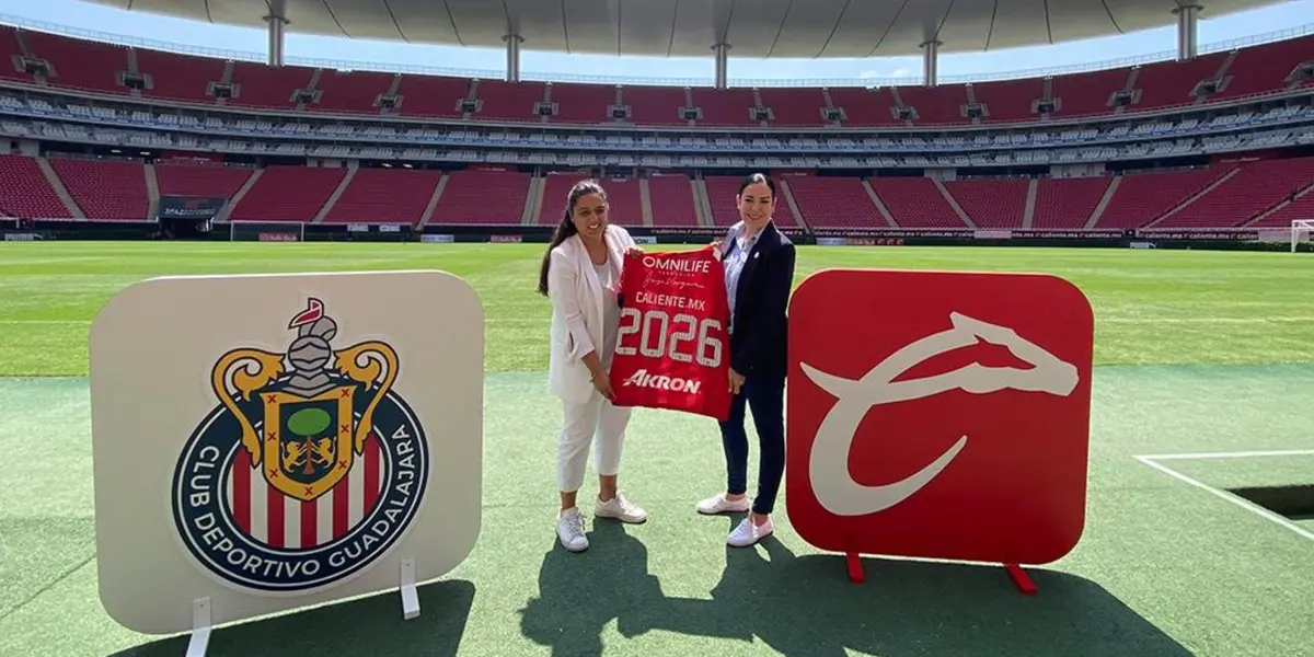 Chivas y su patrocinador Caliente en el Akron