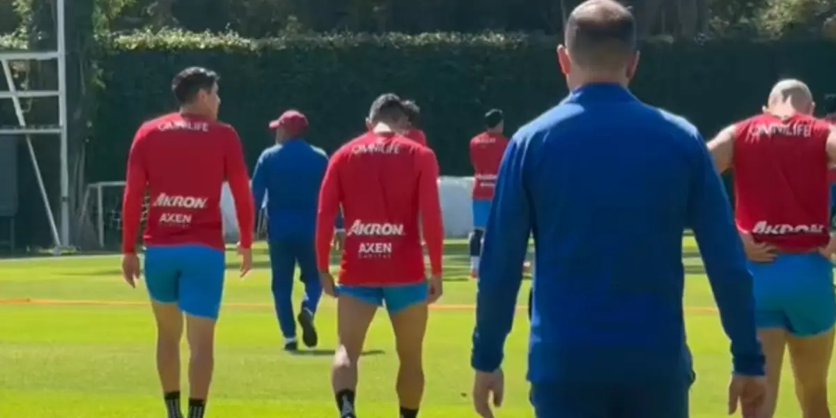 Chivas ya estaría buscando nuevo DT, la principal opción habría rechazado en su momento al América | Foto: X @chivas
