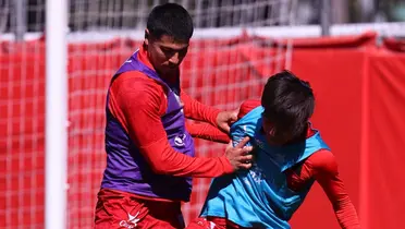 Chivas ya viaja a Pachuca y con una buena noticia, tras la reintegración de una pieza clave, como es el caso de Richard Ledezma.