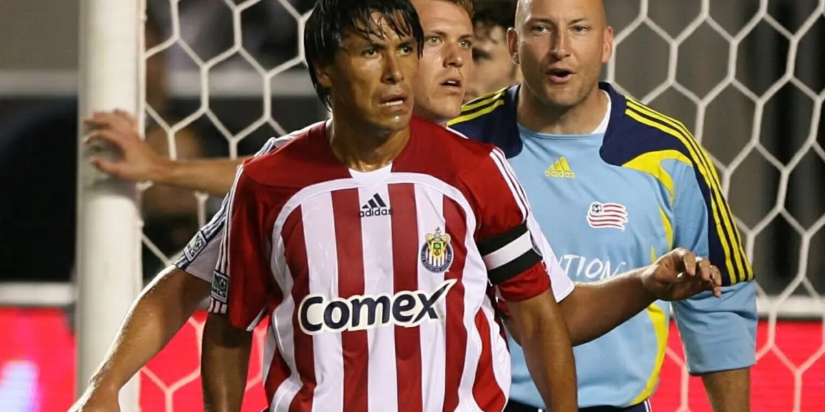 Claudio Suárez sufrió un atentado tras firmar con Chivas.