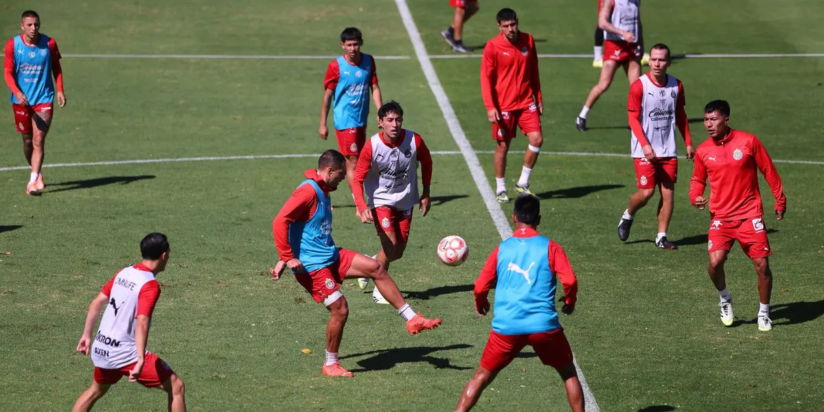 Como Chivas informó en su sitio web, un jugador no hizo el viaje, pues se lesionó en entrenamiento. Se trata de Miguel Tapias.