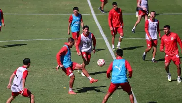 Como Chivas informó en su sitio web, un jugador no hizo el viaje, pues se lesionó en entrenamiento. Se trata de Miguel Tapias.