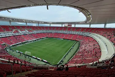 Como le va a las chivas jugando de local.