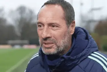 Con motivo del duelo entre el AEK y el Ajax los entrenadores de ambos equipos tienen pasados rojiblancos como DT de las Chivas