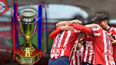 Copa DIF y jugadores de Chivas (Fuente: MEXSPORT)