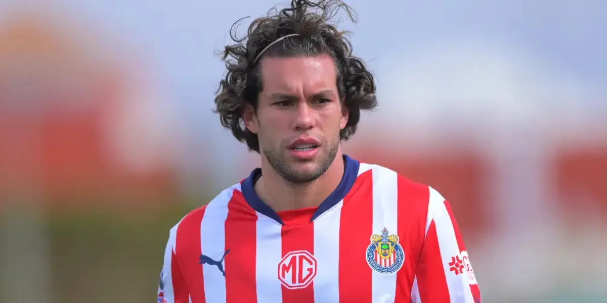 Cowell en partido. Foto: Récord