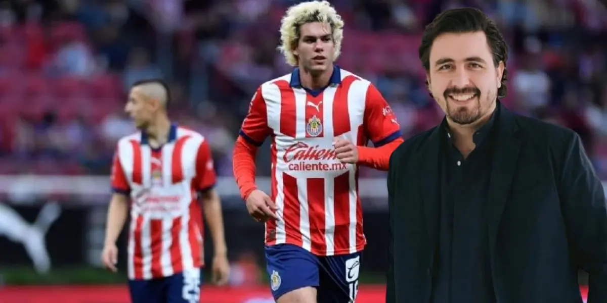 Cowell en un partido con Chivas y Amaury Vergara
