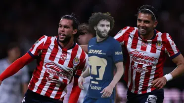 Cowell y Marín con Chino Huerta/FOTO: X: Chivas