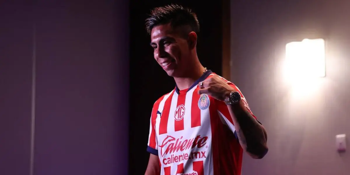 Efraín en presentación. Foto: Chivas