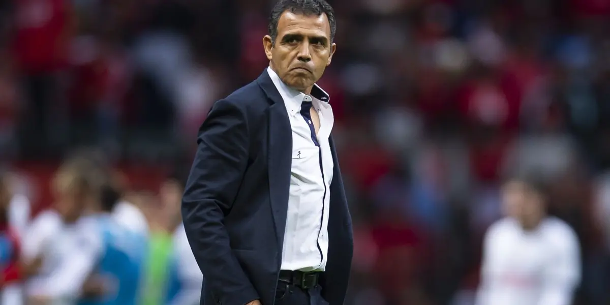 El entrenador mexicano fue cesado de su puesto, pues Fernando Hierro buscará traer a otro estratega