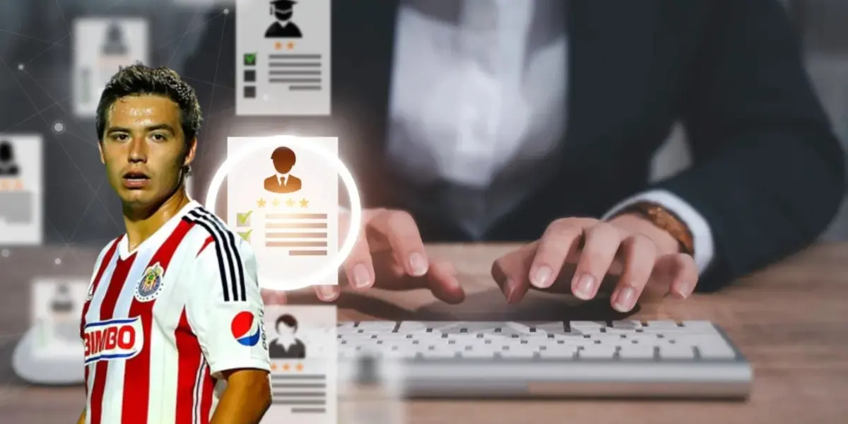 Erick Torres junto a un hombre buscando empleo / FOTO Etzel Espinosa