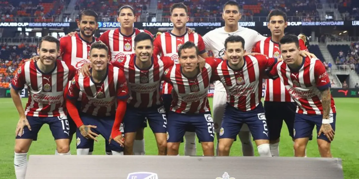 Este futbolista tendría que irse hoy mismo de Chivas, es una increíble lo que cobra.