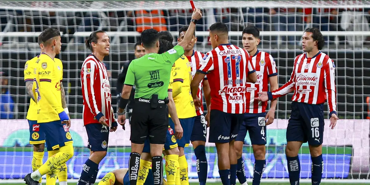 Expulsión de Cade Cowell / Foto: MEXSPORT