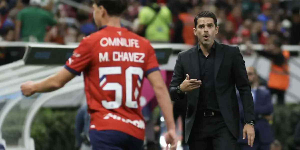 Fernando Gago dirigiendo un partido de las Chivas de Guadalajara (Fuente: Mexsports)