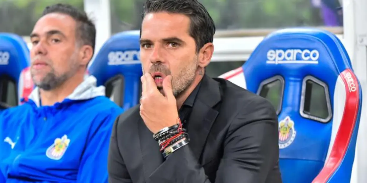 Fernando Gago en el banquillo de las Chivas de Guadalajara (Fuente: Mexsports)