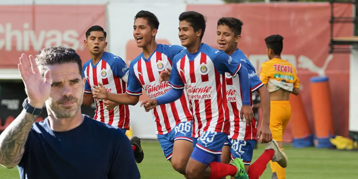 Fernando Gago junto a canteranos de Chivas / FOTO IMAGO7