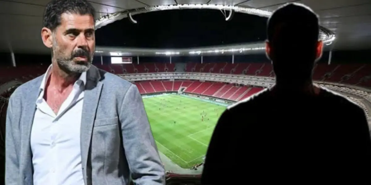 Fernando Hierro y al fondo el Estadio Akron