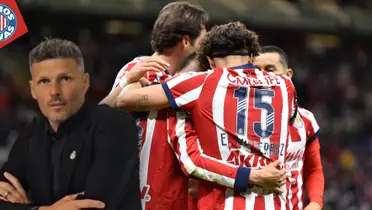 Fernando Ortiz y jugadores de Chivas (Fuente: MEXSPORT)