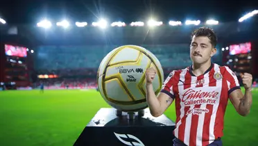 Fondo de Liga MX con Mozo al frente