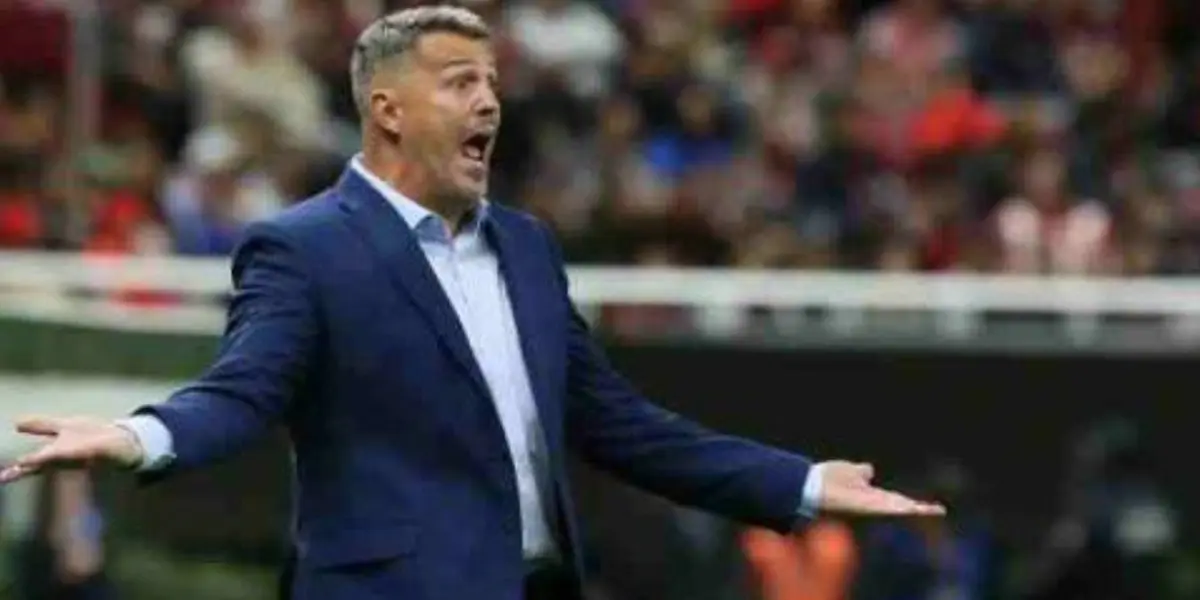 García Junyent tuvo nueva derrota con Chivas y su probable salida vuelve a sonar | Foto: X