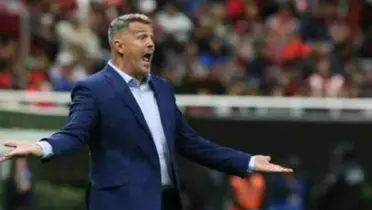 García Junyent tuvo nueva derrota con Chivas y su probable salida vuelve a sonar | Foto: X