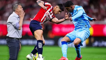 García junyent vivió con pasión el Chivas 2-1 Pachuca | Foto: Especial