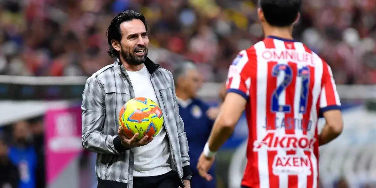 Gerardo Espinoza cometió un gran error en el Clásico Nacional | foto: TV Azteca