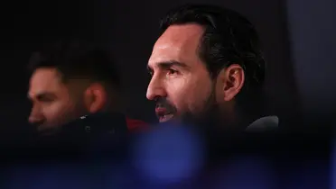 Gerardo Espinoza tendrá poco tiempo en Chivas para demostrar su valía como DT | Foto: X @chivas