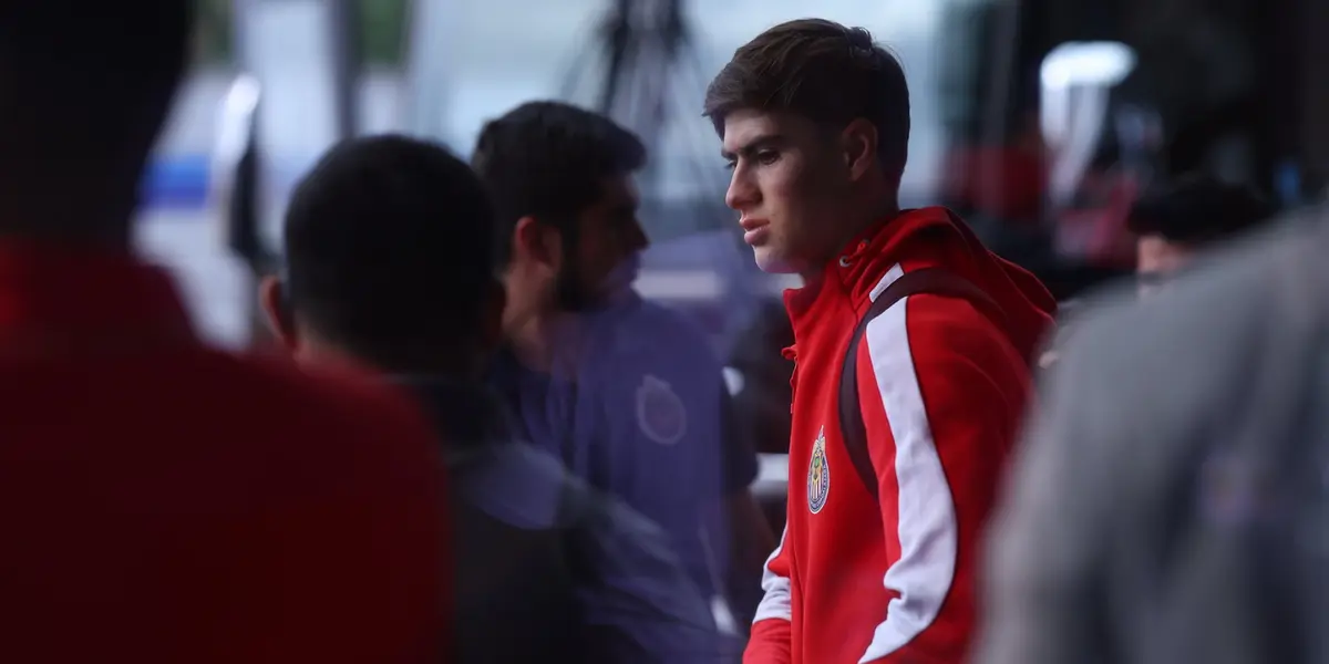 González en viaje. Foto: Chivas