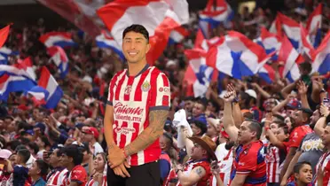 Govea con la afición de Chivas