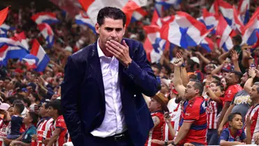 Hierro con la afición de Chivas