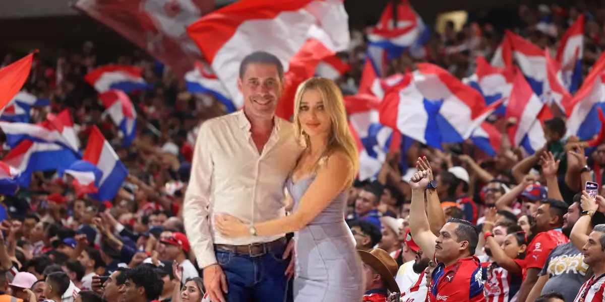 Hierro y esposa con la afición de Chivas