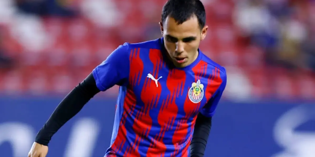 Hugo Camberos tendría la intención de mantenerse en Chivas pero aun se iniciarán negociaciones | Foto: Getty Images