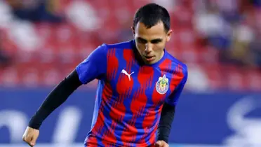 Hugo Camberos tendría la intención de mantenerse en Chivas pero aun se iniciarán negociaciones | Foto: Getty Images