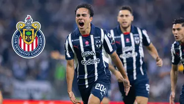 Iker Fimbres con Rayados y el escudo de Chivas/FOTO: X de Rayados