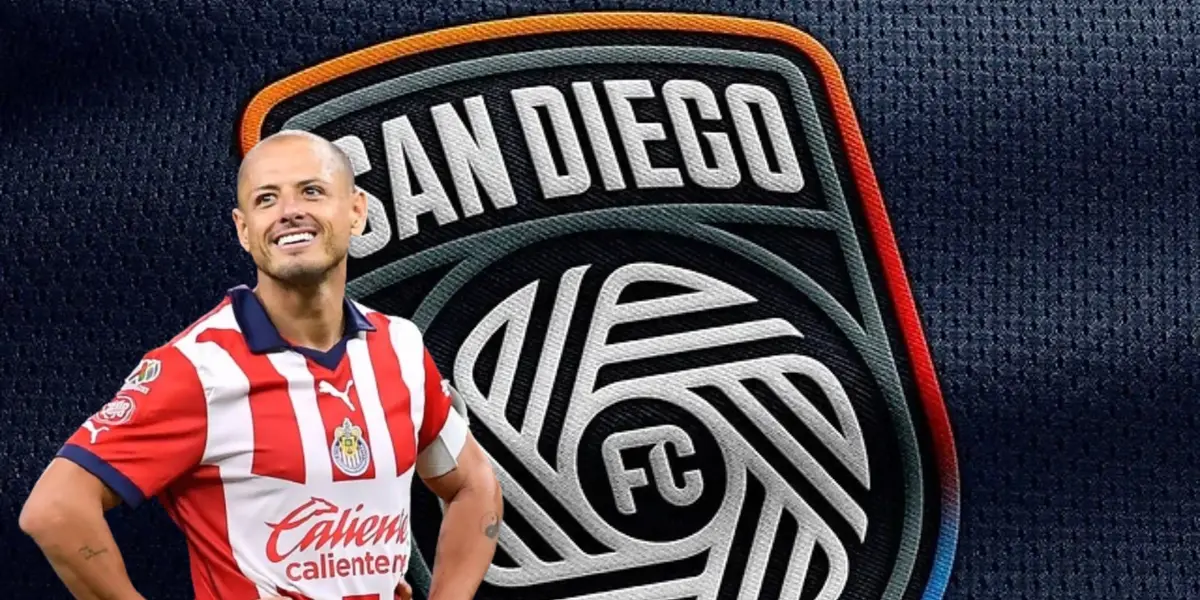 Javier Hernández junto al escudo de San Diego FC / FOTO TV AZTECA
