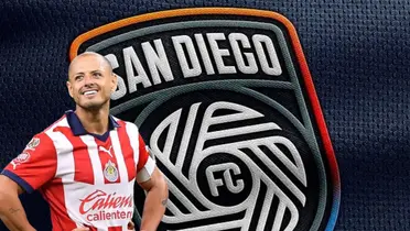 Javier Hernández junto al escudo de San Diego FC / FOTO TV AZTECA