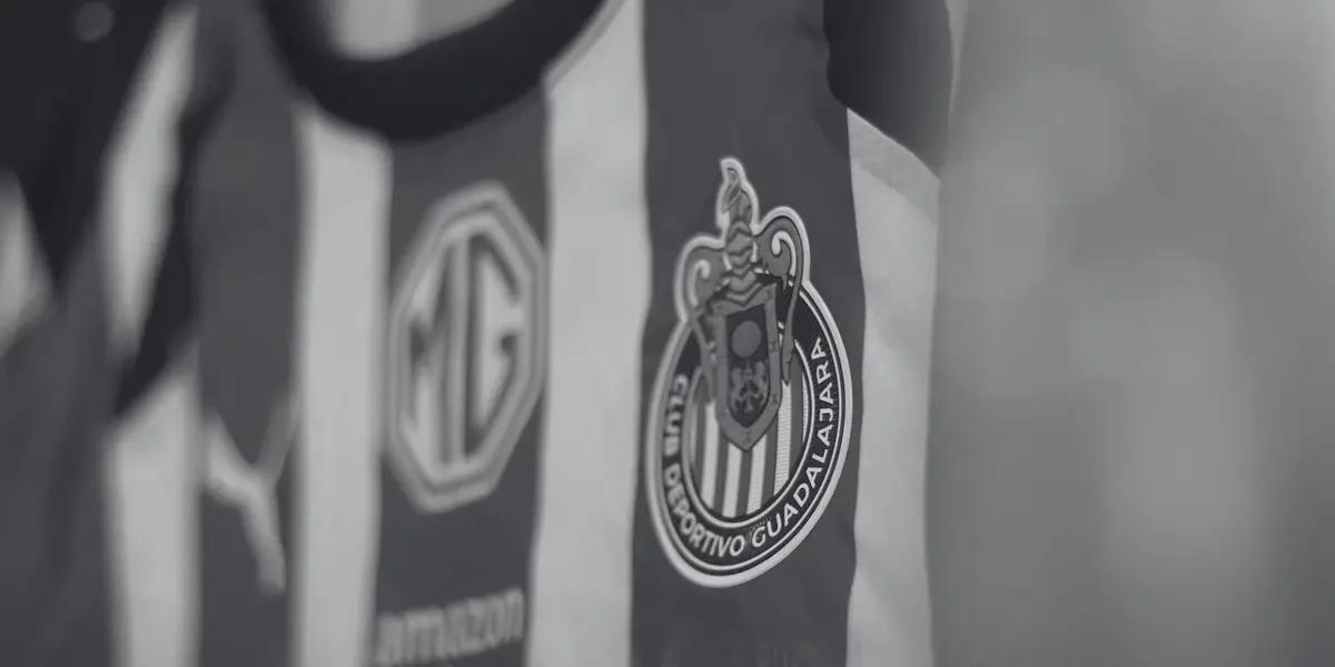 Jersey en vestidor. Foto: Chivas