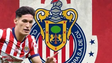 Jesús Orozco Chiquete junto al escudo de Chivas / FOTO BOLAVIP