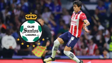 José Juan en partido con Chivas y el escudo de Santos
